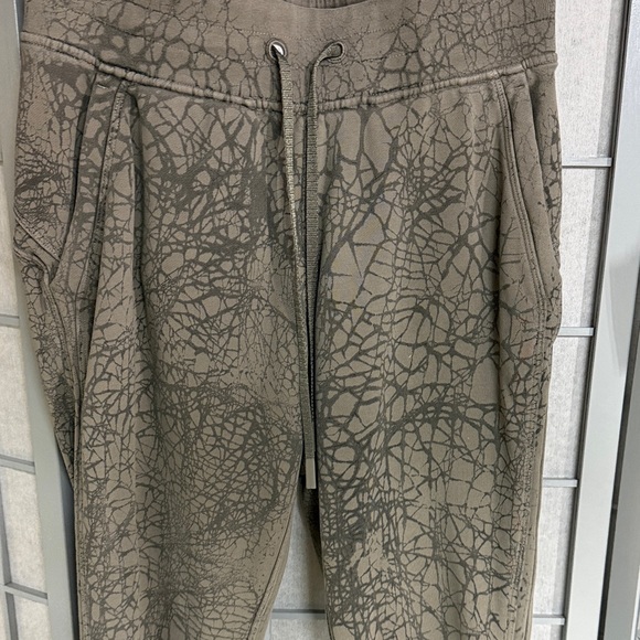 Lululemon Women’s Warm Down Jogger *7/8 Length, Size 6. - Picture 3 of 7